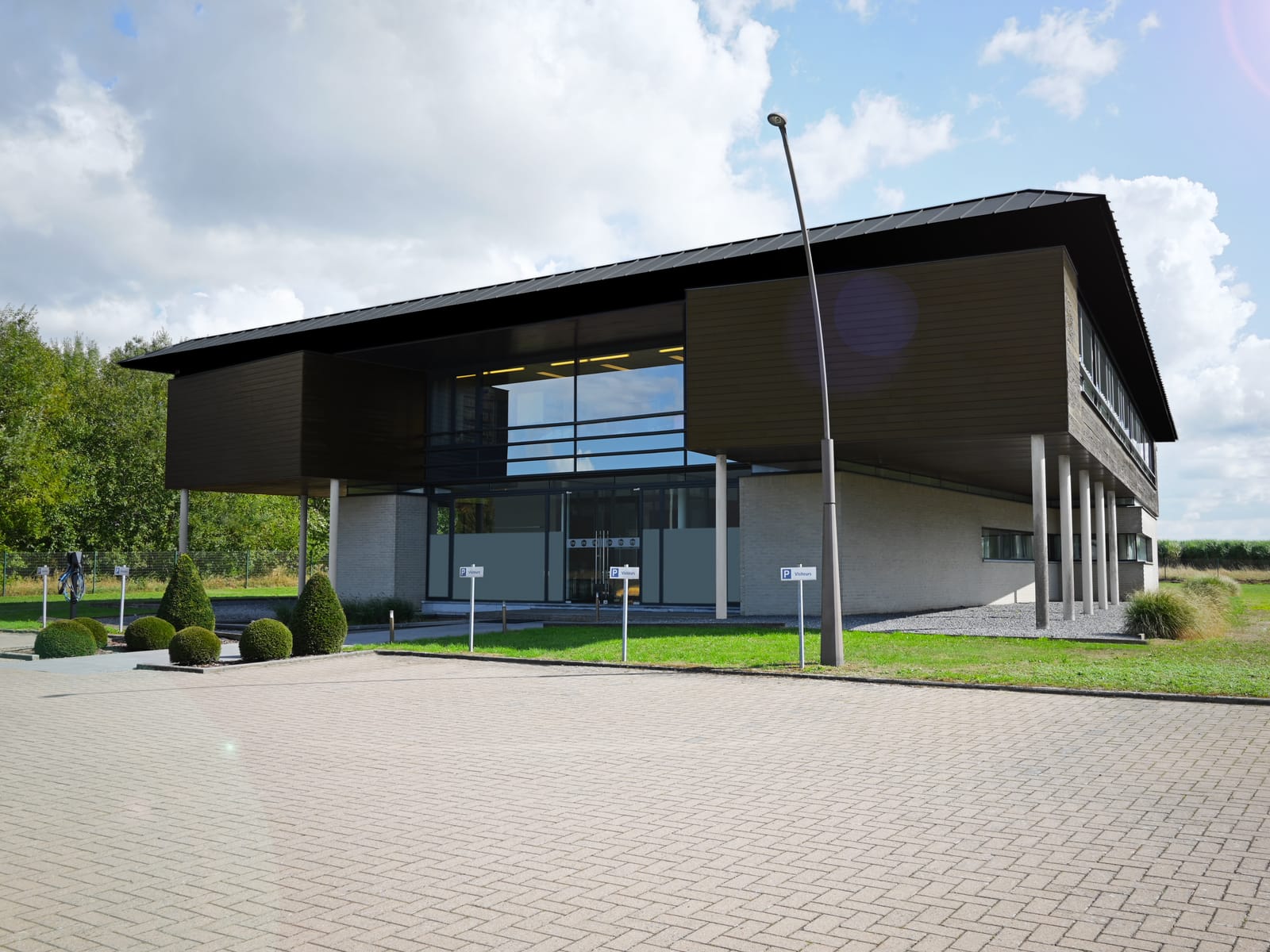 Façade du bâtiment INTERMEDIANCE à Créalys